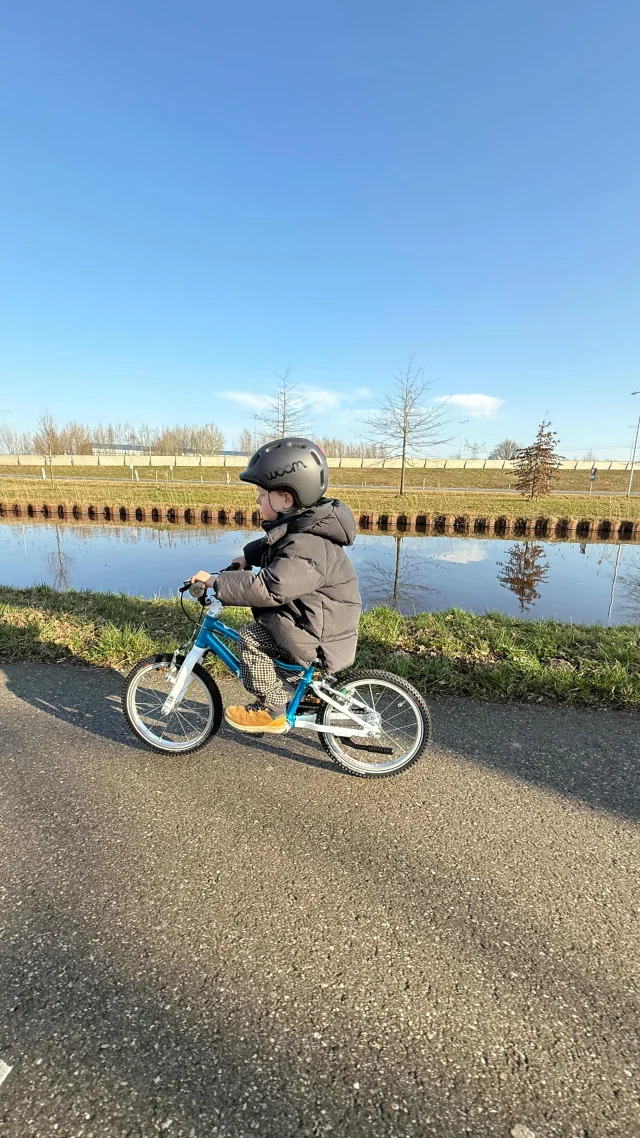 Vroeeem Woom. Zo gaat het bij ons de hele dag, sinds de nieuwe Woom fietsjes binnen zijn. De kids waren al helemaal hooked aan fietsen, maar nu moet écht elke rit op de eigen fiets. Gaan we ze later in de Tour zien?

Lees alles over de nieuwe @woombikes op The Bike. 

#theoutdoors #thebike #woom #woombikes #vroem #vroemwoom #kinderfiets #fiets #fietsgetest #ishetoutdoorproof