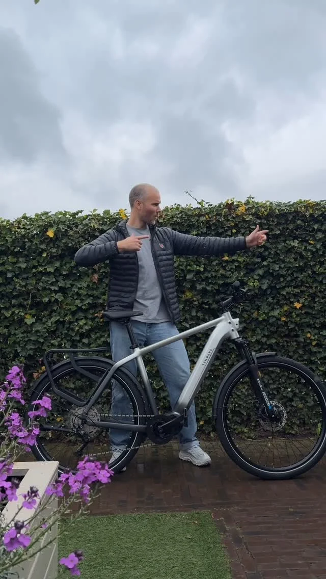 The Outdoors Unboxed 📦 
Ding-dong, unboxen, klikken, schroeven en fietsen! 🚴‍♂️💨

De nieuwe Tenways Ago X stond letterlijk binnen no time klaar. Fietskar erachter, kids erin – en gáán.
Dankzij de dikke banden en de vering rijdt deze e-bike niet alleen soepel op asfalt, maar ook relaxed offroad. Bospadje mee? Geen probleem.

Precies wat we nodig hebben voor onze campertrip door Italië 🇮🇹🚐 Lekker de camper achterlaten en fietsen door Rome, Italiaanse dorpjes en grindpaden en kustwegen.
De eerste meters smaken naar meer... en de kids vinden het fantastisch achterin hun ‘coole kar’.

Stay tuned, want we nemen jullie mee on the road! 

#gekregen #TheOutdoors #Unboxing #TenwaysAgoX #MetersMaken #BikeAdventure #ItaliëMetDeCamper #OutdoorFamily #tenways #tenwaysebike