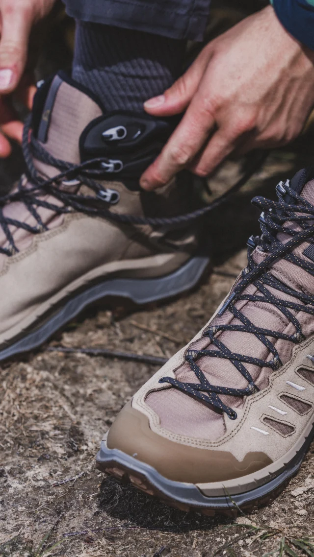 Is het outdoor-proof? Deze keer testten we de LOWA INNOVO GTX MID: een lichtgewicht wandelschoen met GORE-TEX, die belooft je voeten droog én comfortabel te houden.

We namen ‘m mee de regen in, door plassen, over modderpaden en rotsige trails. Hoe waterdicht is ‘ie echt? Hoe loopt ‘ie na een lange dag op pad? En is hij bestand tegen de gieter van Mechteld? 👀

Bekijk de test en ontdek of deze LOWA jouw nieuwe trail buddy wordt! Lees de hele review ook via de link in bio.

#ishetoutdoorproof #lowa #hikingboots #waterdicht #goretex #hikinglife #outdoorgear #outdoorproof #theoutdoors #thehiketest #theoutdoorstest #getest #wandelschoen